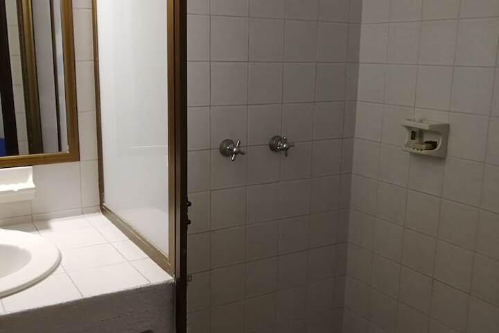 Room 25 of 43
