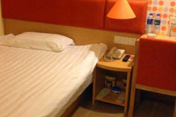 Room 6 of 20