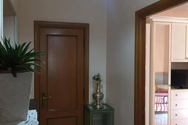 Room 4 of 10