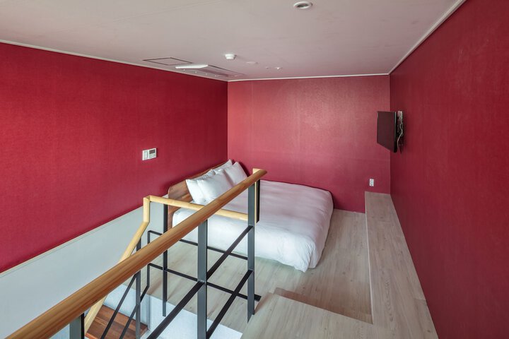 Room 17 of 153