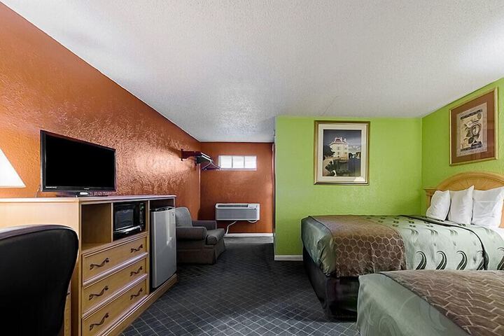 Room 12 of 26