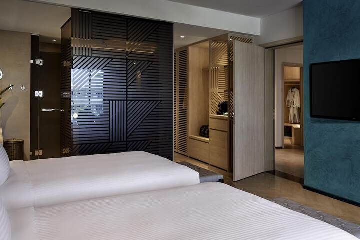 Room 12 of 77
