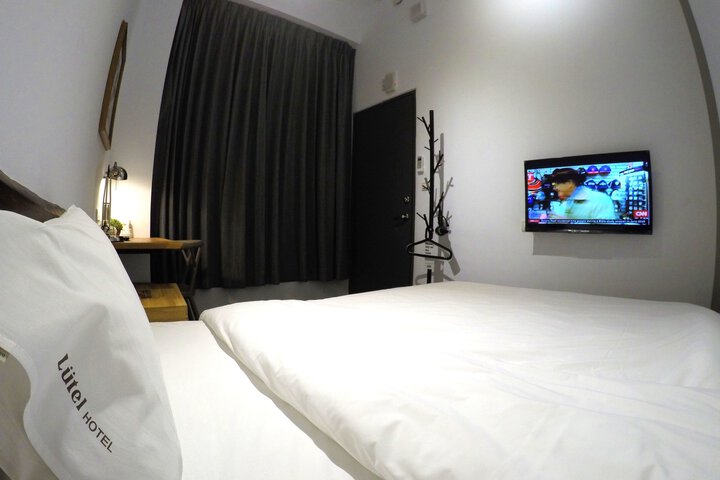 Room 17 of 142