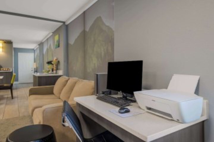 Business Center 36 of 45