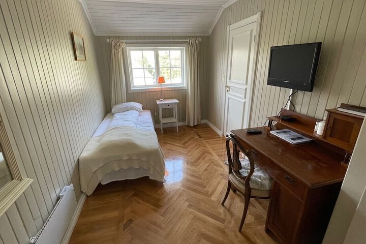 Room 16 of 135