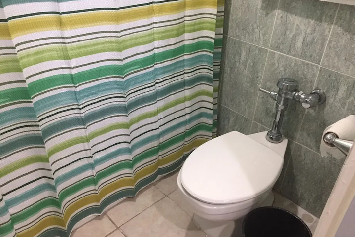 Room 4 of 10