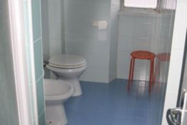 Room 4 of 40