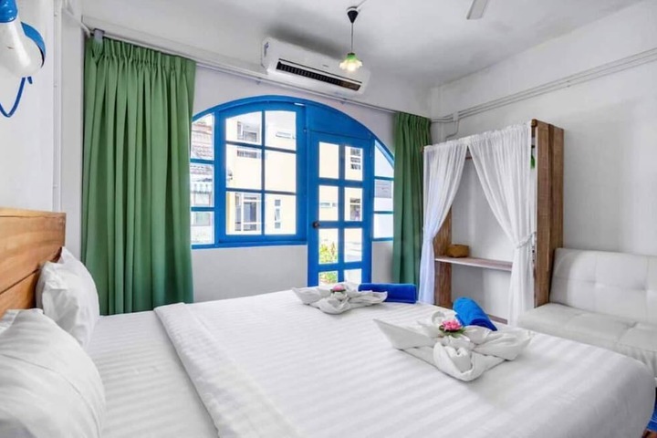Room 5 of 28