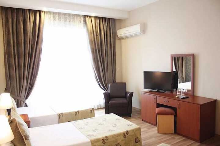 Room 17 of 33
