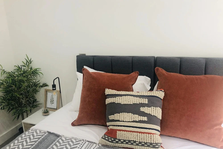 Room 2 of 8