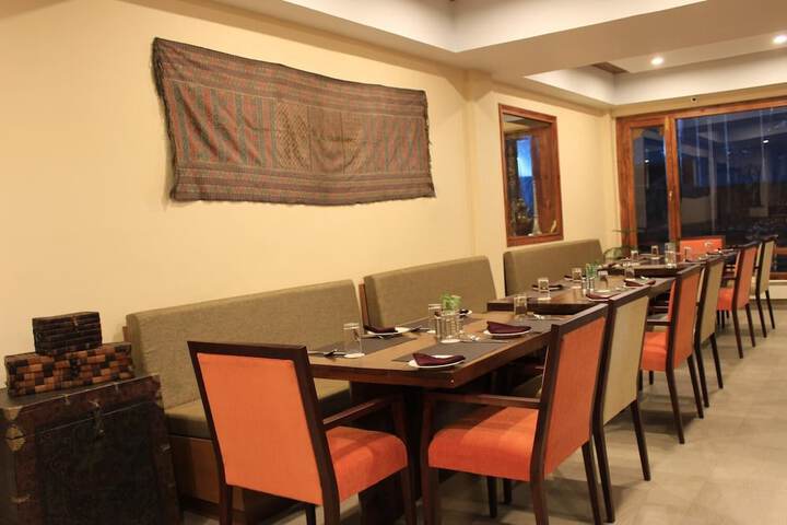 Dining 16 of 18