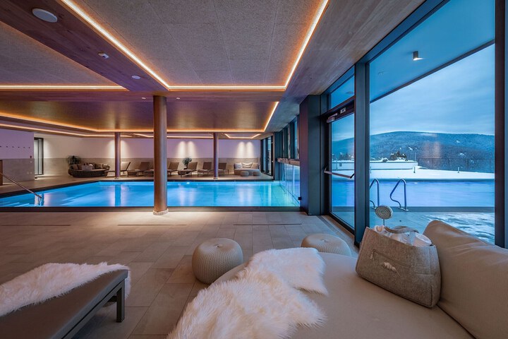 Pool 82 of 221