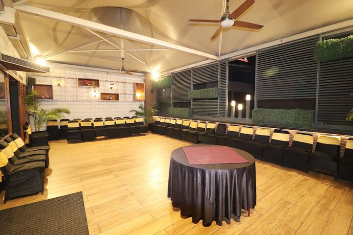 Business Center 64 of 68