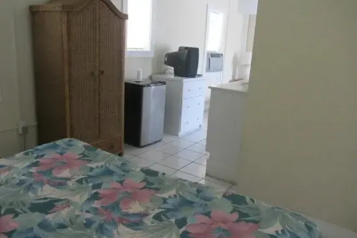 Room 4 of 10