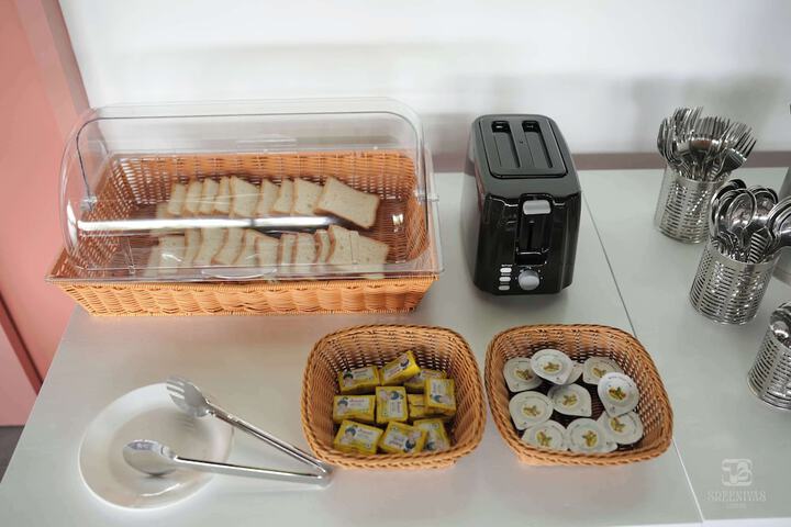 Dining 45 of 56