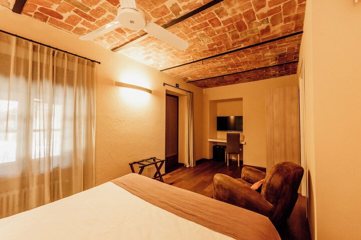 Room 16 of 64