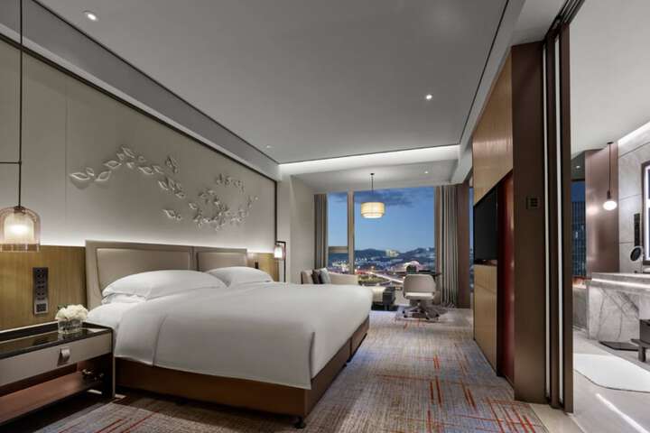 Room 25 of 110