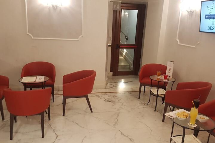 Lounge 46 of 54