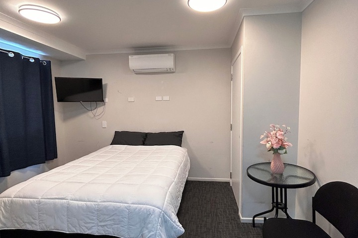 Room 6 of 81