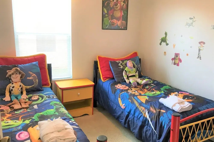 Room 3 of 28
