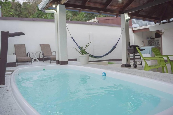 Pool 10 of 15