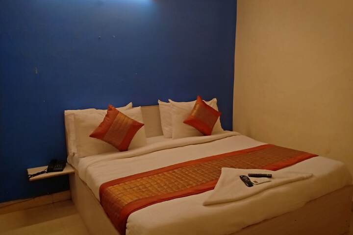 Room 13 of 20