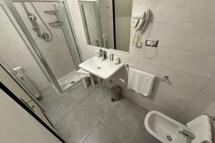 Room 42 of 65
