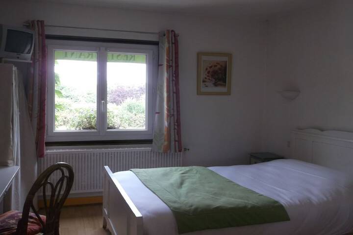 Room 10 of 32