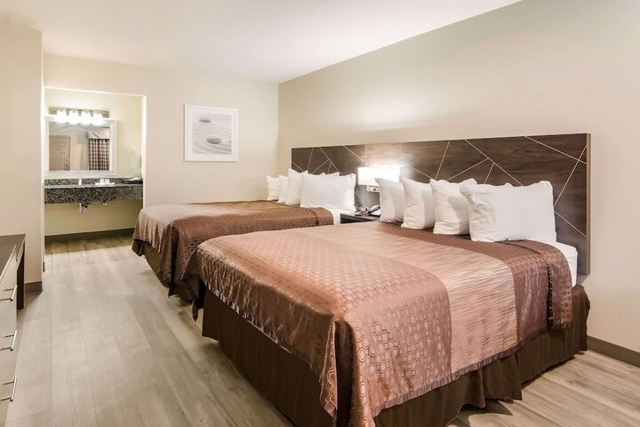 2 Double Beds (9 of 9)