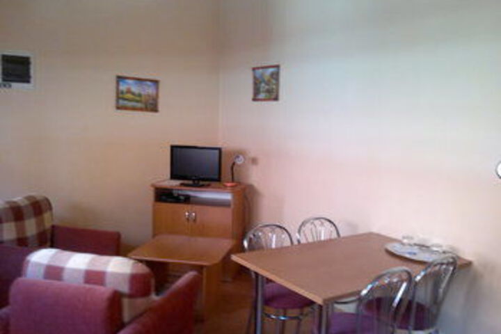 Room 12 of 38