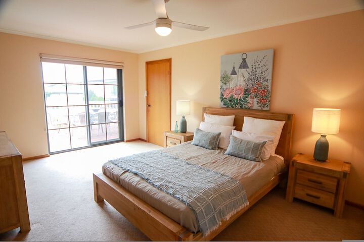 Room 12 of 120