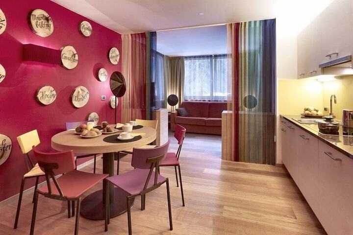 Room 16 of 38