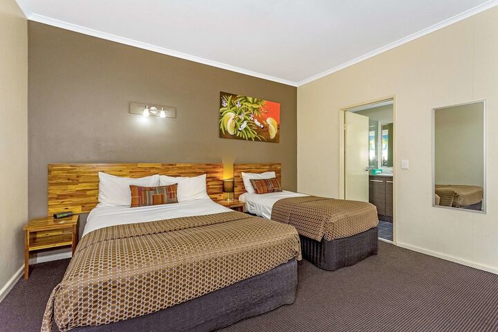 Room 10 of 34
