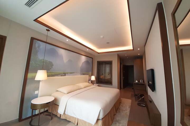 Room 13 of 80