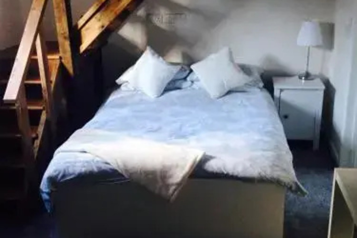 Room 6 of 15