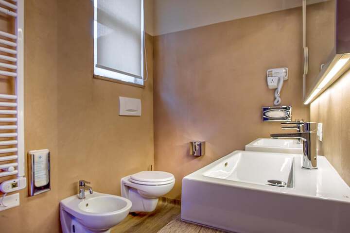 Room 70 of 124