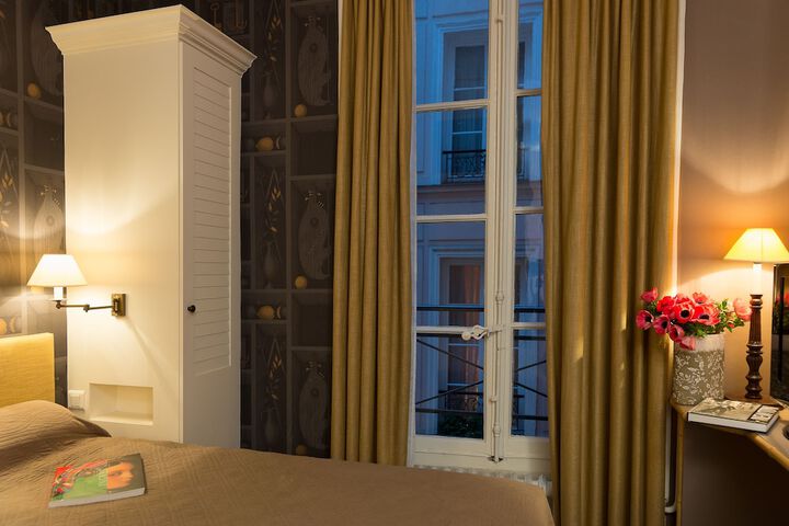 Room 4 of 61