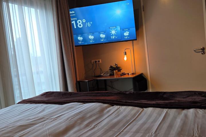 Room 13 of 76