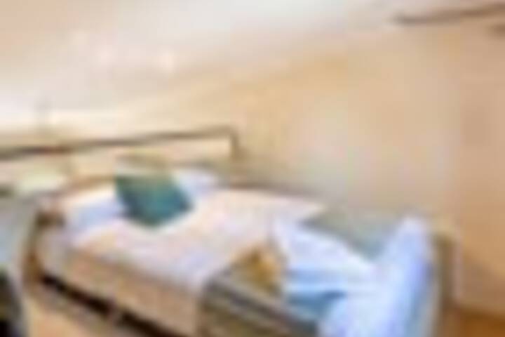 Room 8 of 213