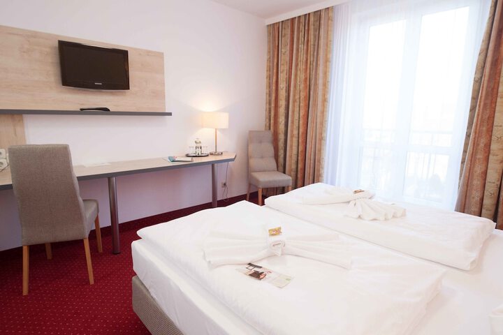Room 6 of 35