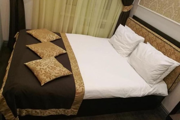 Room 5 of 42