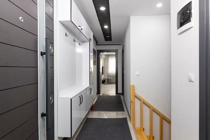 Room 43 of 293