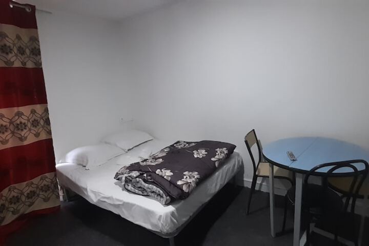 Room 10 of 18