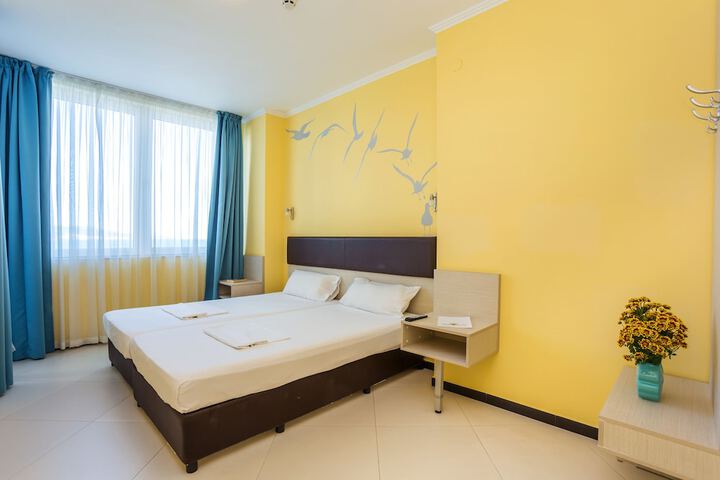 Room 9 of 76
