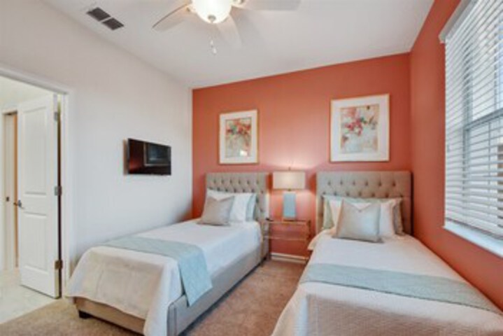 Room 32 of 33
