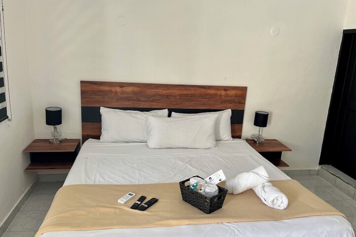 Room 18 of 108