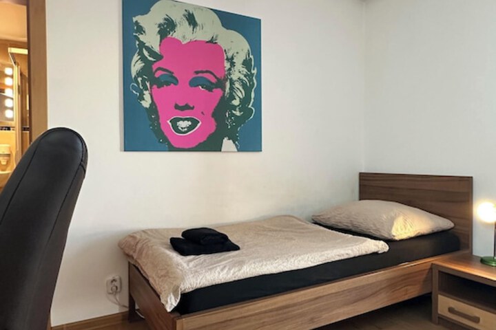Room 51 of 92