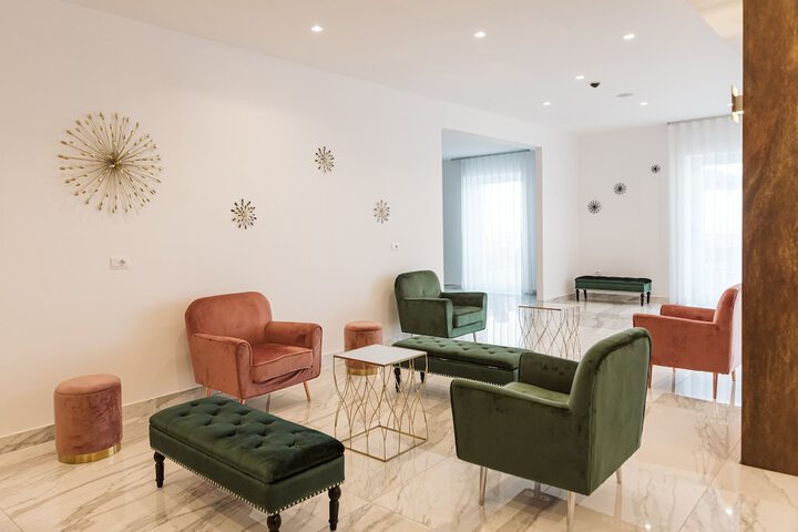 Lobby lounge