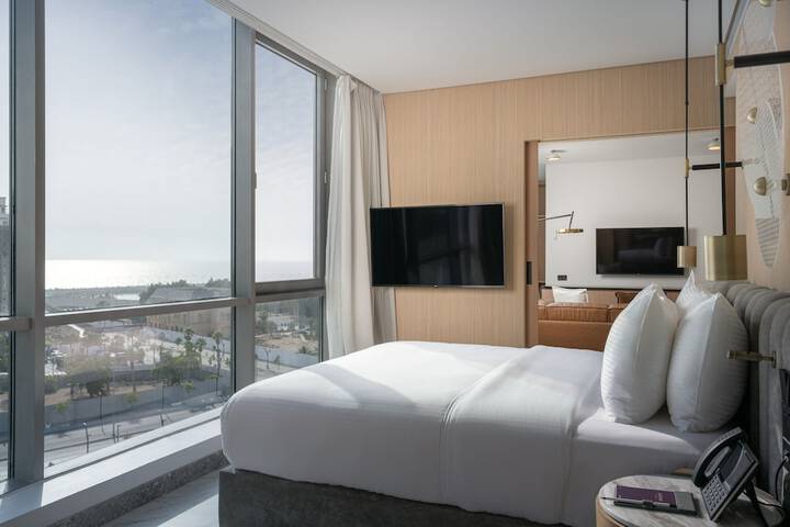 Room 14 of 40