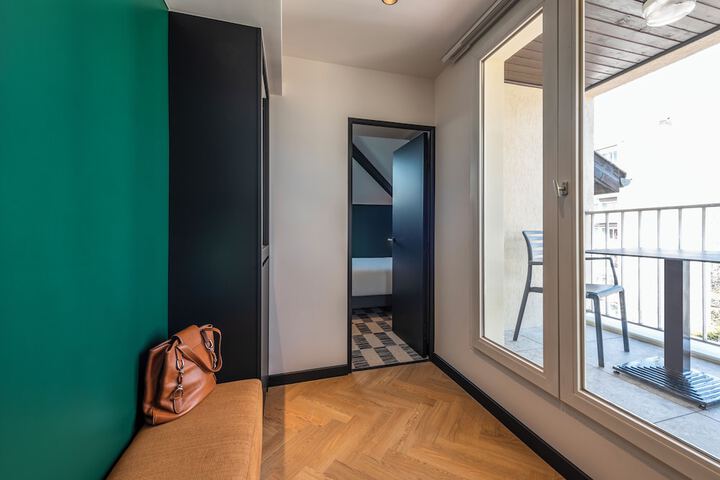 Room 5 of 16